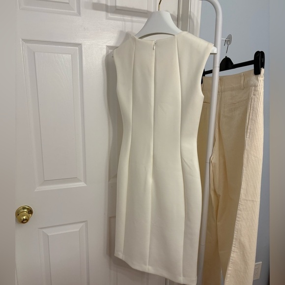 Calvin Klein Cream Midi Length Dress Gold Chain Accent Fitted Size 2 Sleeveless - Picture 7 of 9